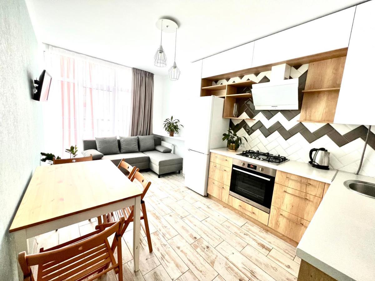 Osapart Cozy Apartment In A Complex Semycvit Lvov Exteriér fotografie