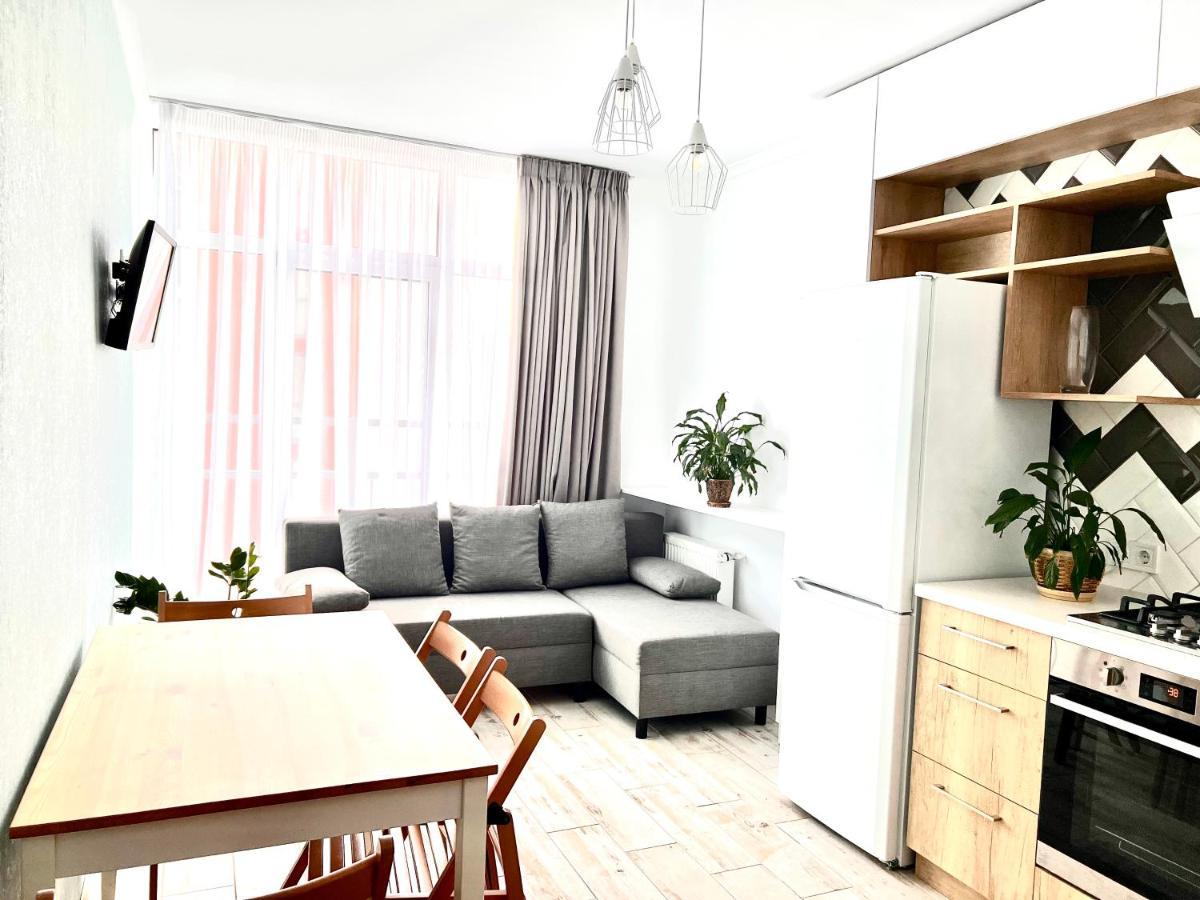 Osapart Cozy Apartment In A Complex Semycvit Lvov Exteriér fotografie