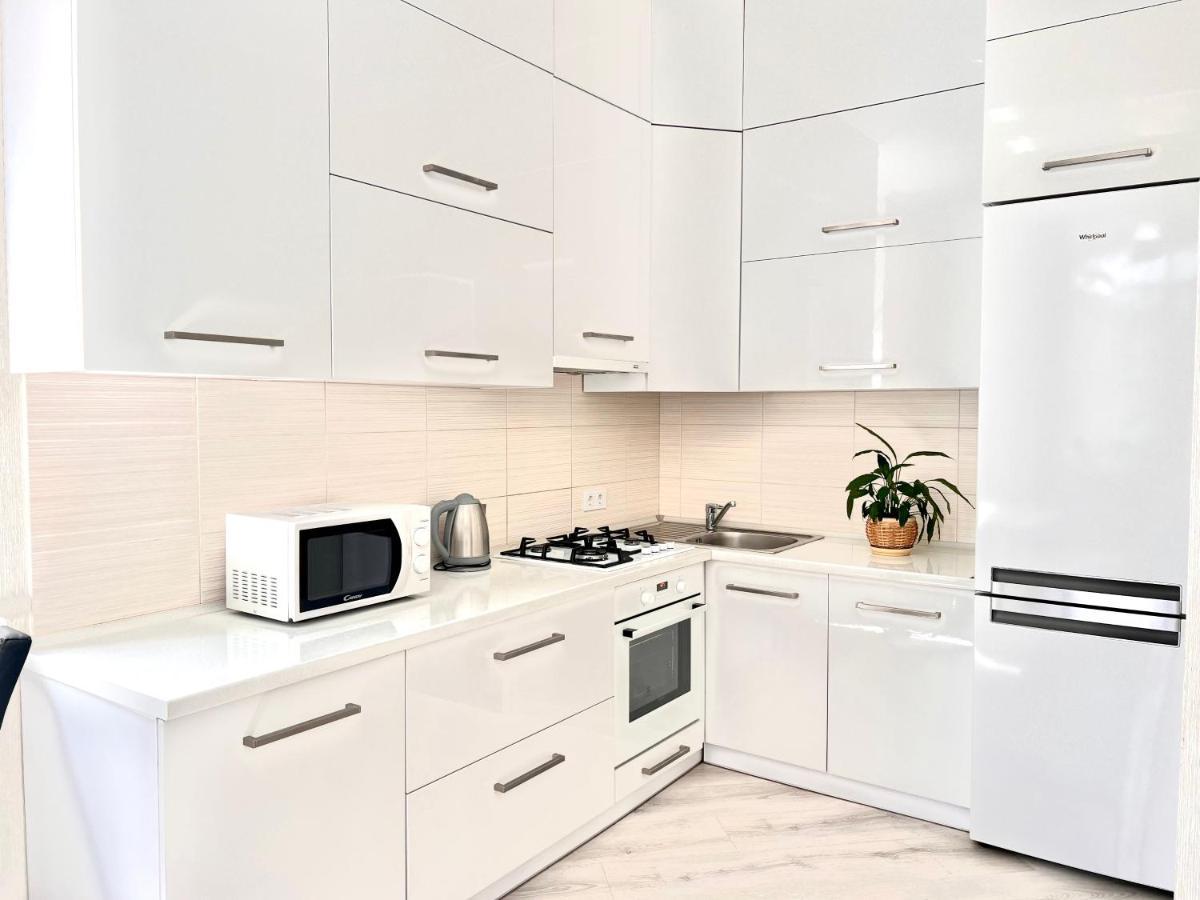 Osapart Cozy Apartment In A Complex Semycvit Lvov Exteriér fotografie