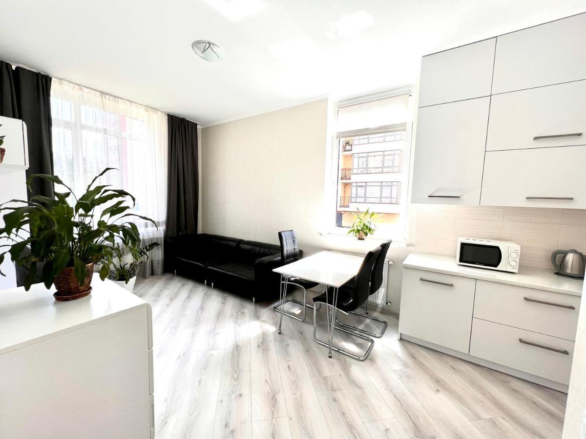 Osapart Cozy Apartment In A Complex Semycvit Lvov Exteriér fotografie